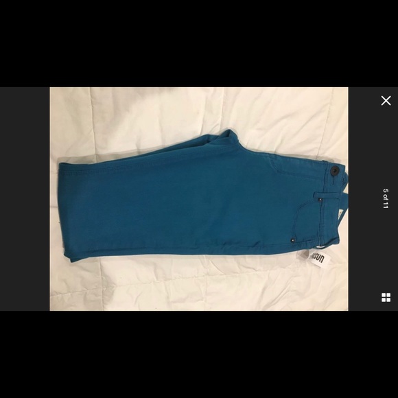 ๐ Bullhead Denim Co. High Rise Jeans - Picture 10 of 16